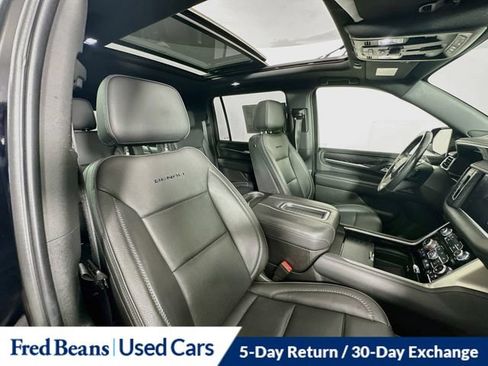 Used 2022 GMC Yukon XL Denali w/ Advanced Technology Package AWD/4WD image 39