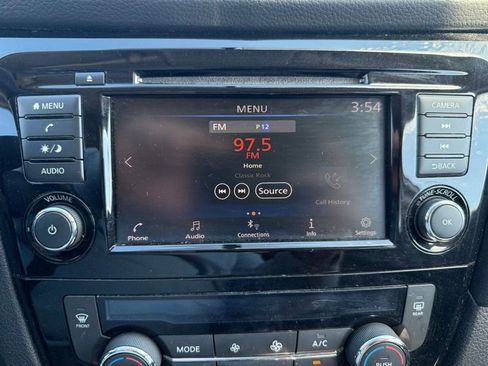 Used 2018 Nissan Rogue SV image 11