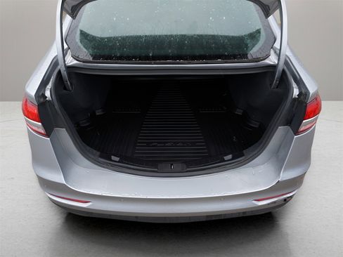 Used 2020 Ford Fusion SE image 7