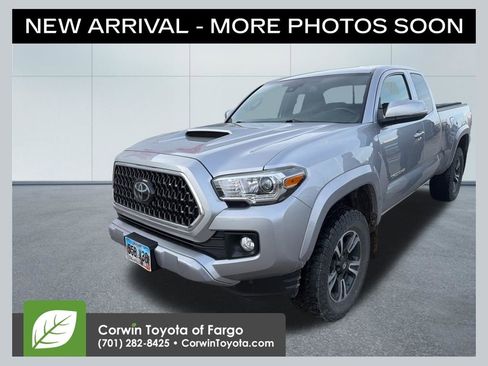 Used 2018 Toyota Tacoma TRD Sport image 1
