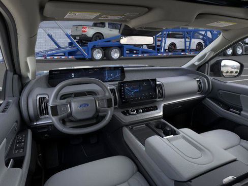 New 2026 Ford Expedition Active image 9