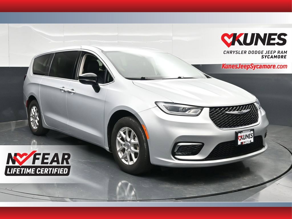 Used 2024 Chrysler Pacifica Touring-L FWD image 1