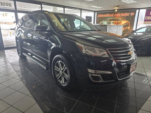 Used 2016 Chevrolet Traverse LT image 3