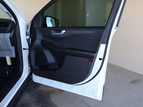 New 2025 Ford Escape SE w/ PHEV Premium Package FWD image 38