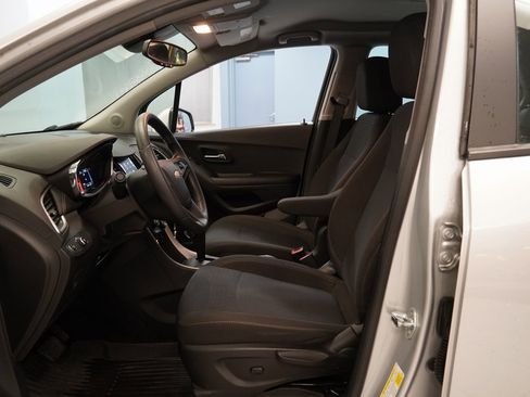 Used 2021 Chevrolet Trax LS image 5