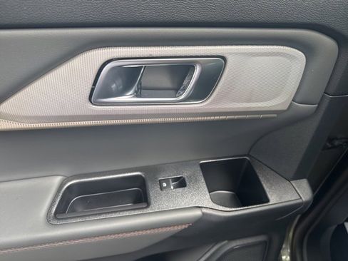 New 2025 Ford Explorer Active w/ Active Comfort Package image 11