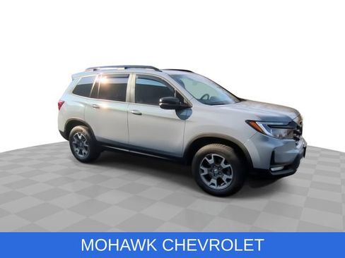 Used 2022 Honda Passport TrailSport image 2