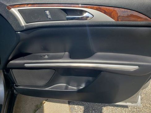 Used 2015 Lincoln MKZ FWD image 18