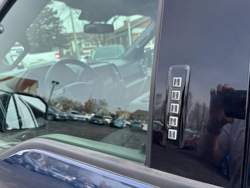 Used 2019 Ford F150 XLT w/ Equipment Group 302A Luxury AWD/4WD image 11