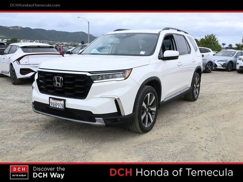 Used 2025 Honda Pilot Touring image 1