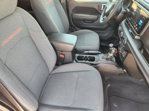 Used 2025 Jeep Wrangler Unlimited Rubicon AWD/4WD image 14