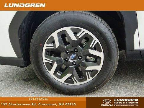 Certified 2025 Subaru Forester Premium AWD/4WD image 39
