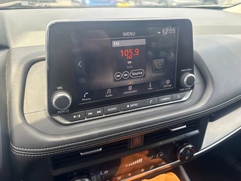 Used 2024 Nissan Rogue SV FWD image 11