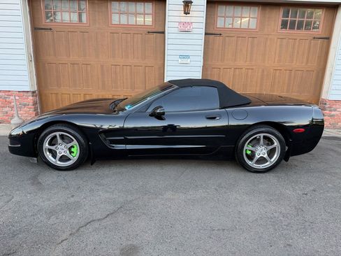 Used 2001 Chevrolet Corvette Convertible w/ Preferred Equipment Group2 RWD image 9