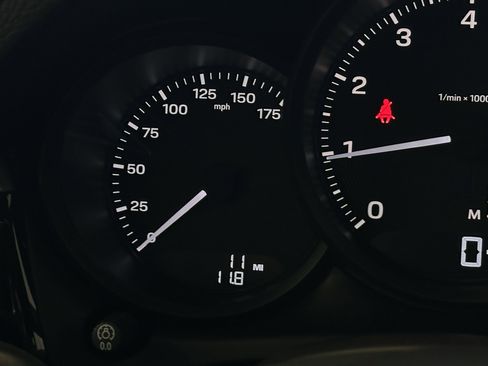 Used 2025 Porsche Macan image 22