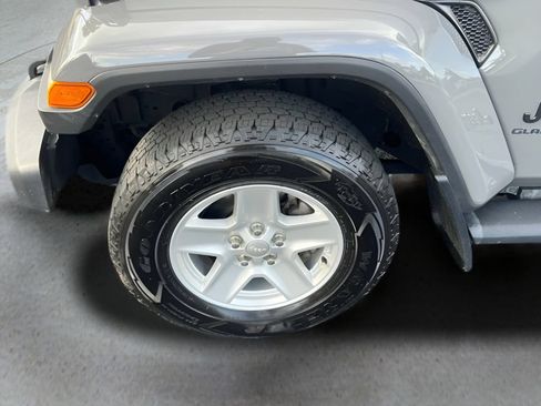 Used 2021 Jeep Gladiator Sport AWD/4WD image 25