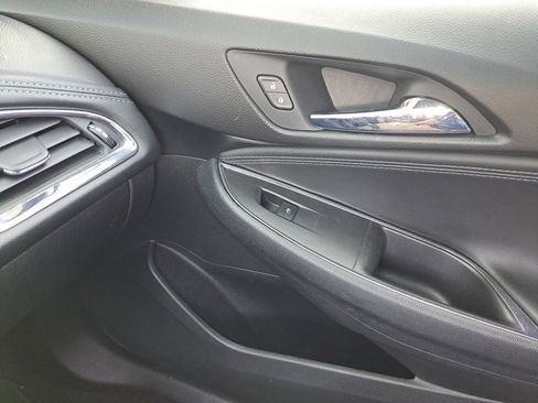 Used 2017 Chevrolet Cruze Premier image 28