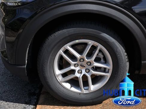 New 2026 Ford Explorer Active w/ Active Comfort Package RWD image 9
