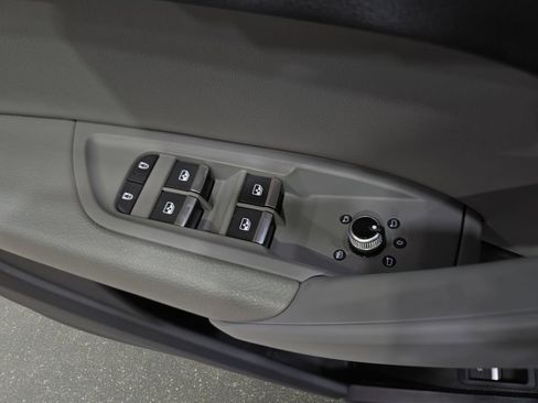 Used 2023 Audi Q5 e Premium w/ Convenience Package image 27