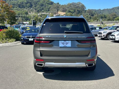 Used 2023 BMW X7 xDrive40i AWD/4WD image 4