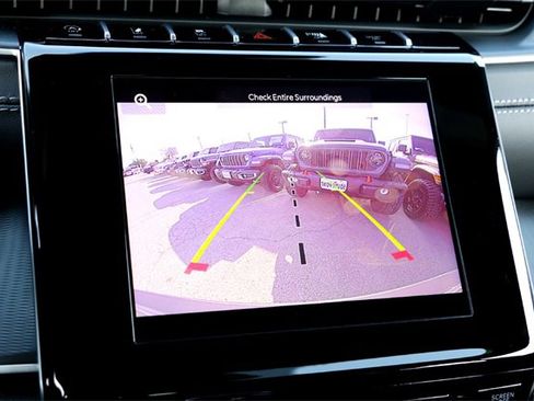 Used 2025 Jeep Grand Cherokee Laredo image 17