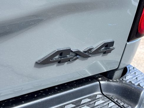 New 2026 RAM 2500 Big Horn AWD/4WD image 13