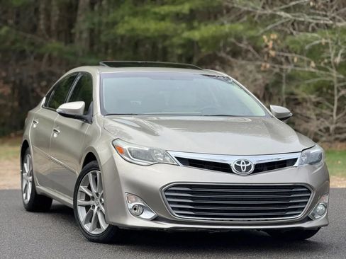 Used 2014 Toyota Avalon XLE Touring FWD image 2
