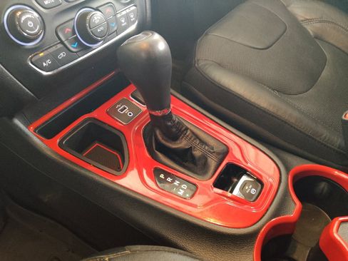Used 2019 Jeep Cherokee Limited FWD image 26
