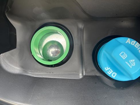 New 2026 GMC Sierra 1500 SLT image 18