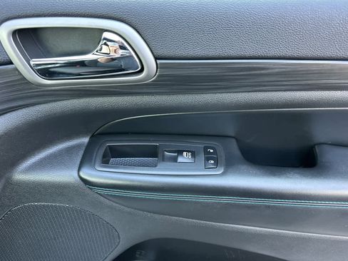 Used 2019 Jeep Grand Cherokee Laredo image 19