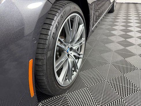 Used 2022 BMW 750i xDrive w/ Executive Package image 12