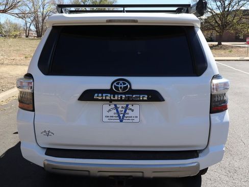 Used 2017 Toyota 4Runner TRD Off-Road image 6