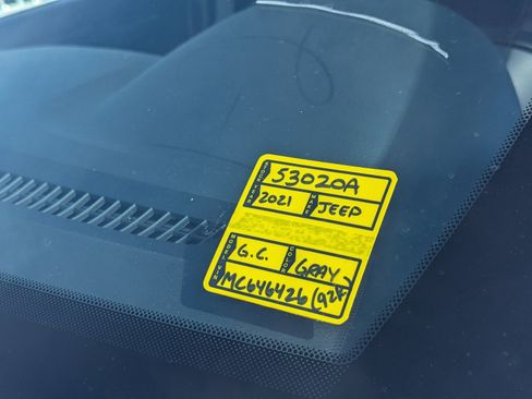 Used 2021 Jeep Grand Cherokee Limited w/ Luxury Group II image 9