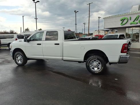 Used 2024 RAM 2500 Tradesman w/ Chrome Appearance Group AWD/4WD image 8