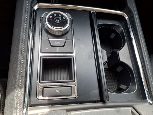 Used 2024 Ford Expedition XLT RWD image 25