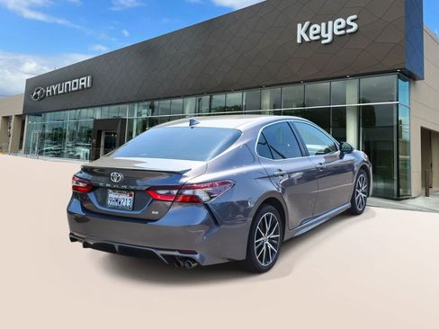 Used 2023 Toyota Camry SE w/ Convenience Package FWD image 4