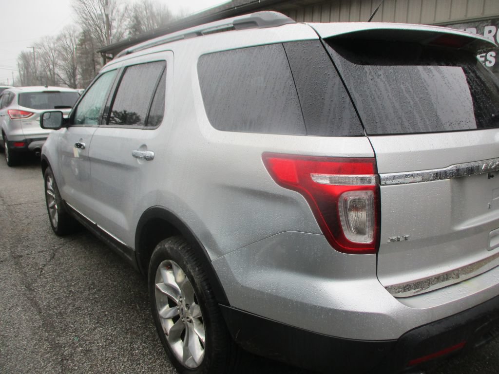 Used 2014 Ford Explorer XLT w/ Equipment Group 202A AWD/4WD image 7