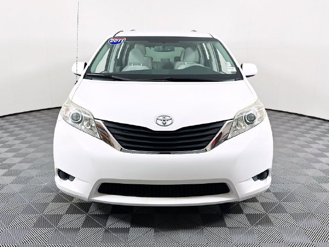 Used 2011 Toyota Sienna LE FWD image 2