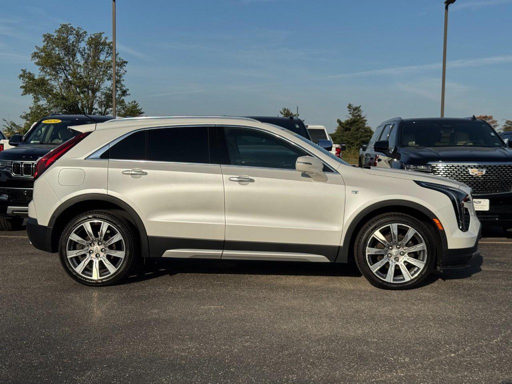 Certified 2019 Cadillac XT4 Premium Luxury AWD/4WD image 2