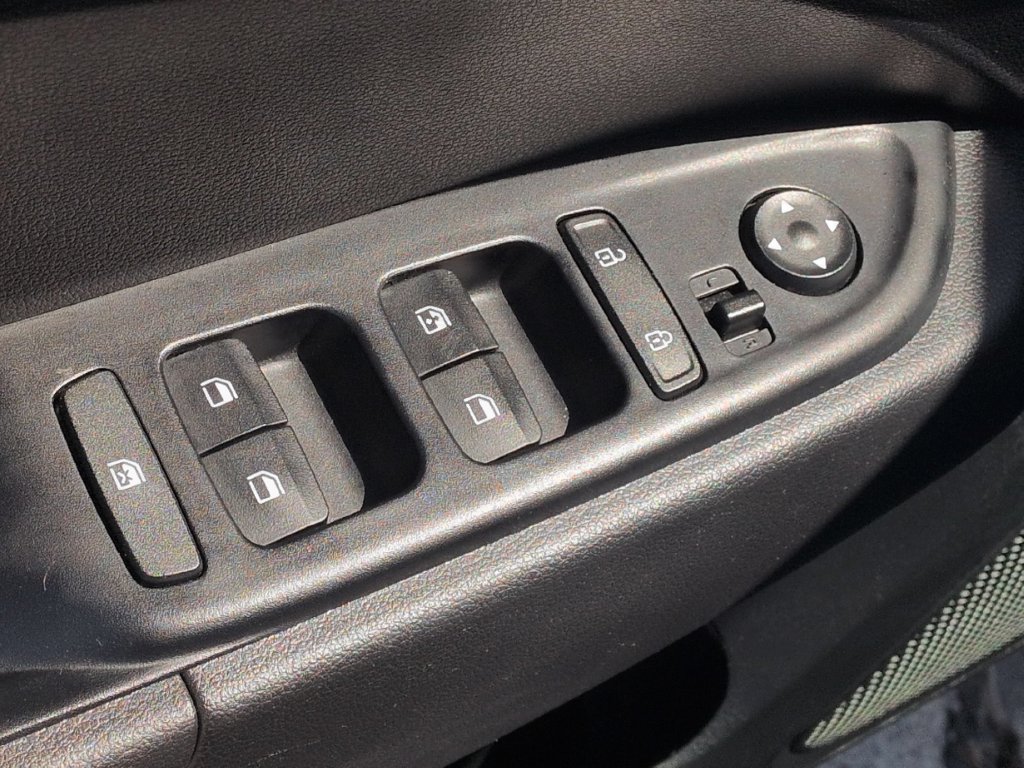 Used 2026 Hyundai Venue SEL FWD image 13