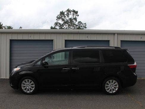 Used 2015 Toyota Sienna XLE Premium AWD/4WD image 9