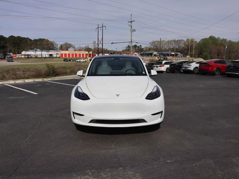 Used 2024 Tesla Model Y Long Range AWD/4WD image 16