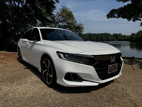 Used 2022 Honda Accord Sport image 1