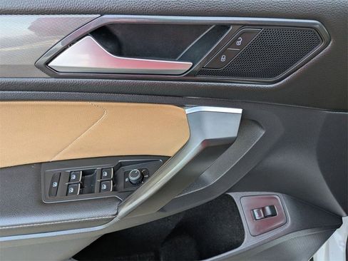 Used 2022 Volkswagen Tiguan SE image 14