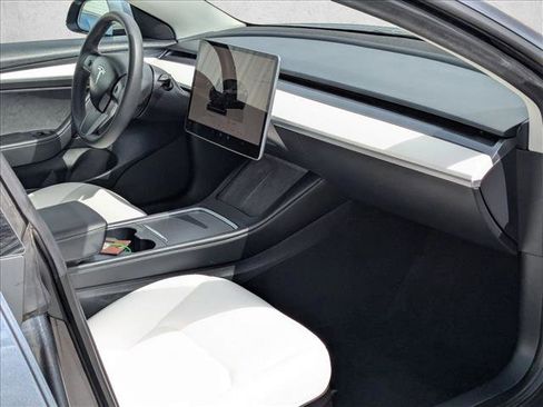 Used 2023 Tesla Model 3 Standard Range image 23