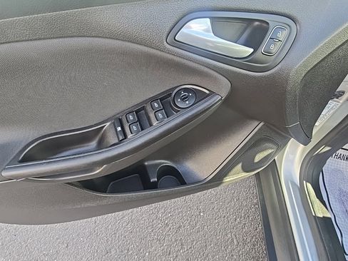 Used 2018 Ford Focus SE image 9