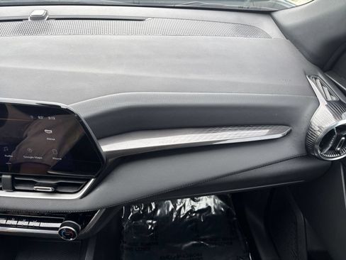 Used 2025 Chevrolet Equinox LT FWD image 36