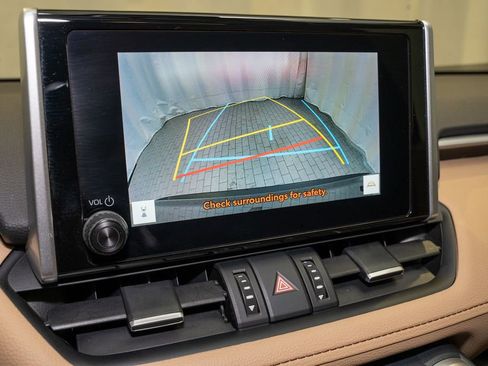 Used 2023 Toyota RAV4 XLE Premium image 14