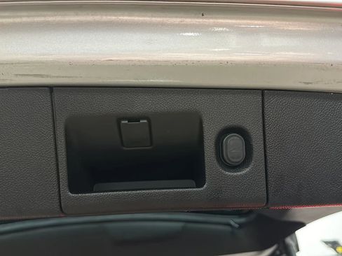 Used 2017 Chevrolet Suburban LT image 18