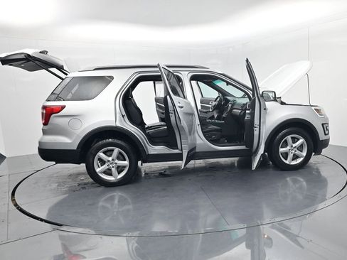 Used 2017 Ford Explorer XLT w/ Equipment Group 202A image 56